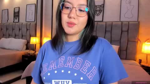 Snapshot of emily_5weet chatting on 12.19.24 Emily online show from 12.19.24