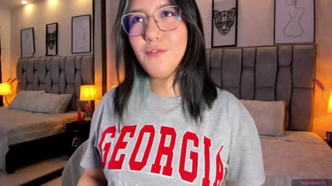 Snapshot of emily_5weet chatting on 12.22.24 Emily online show from 12.22.24