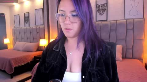 Snapshot of emily_5weet chatting on 01.28.25 Emily online show from 01.28.25