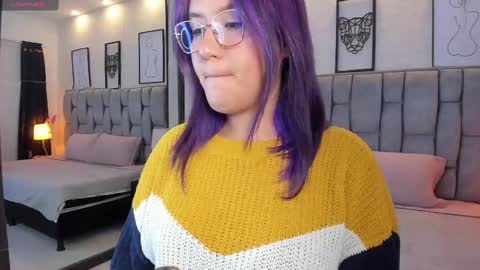 Snapshot of emily_5weet chatting on 02.14.25 Emily online show from 02.14.25
