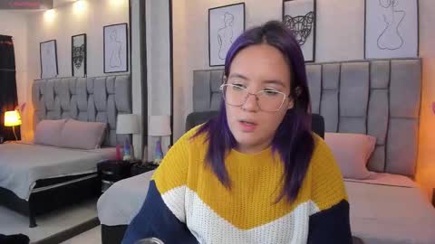 Snapshot of emily_5weet chatting on 02.14.25 Emily online show from 02.14.25