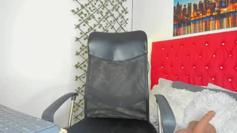 Snapshot of emily__dee chatting on 04.21.26 Emily online show from 04.21.26