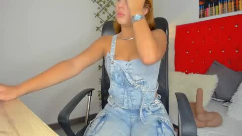 Snapshot of emily__dee chatting on 05.04.26 Emily online show from 05.04.26