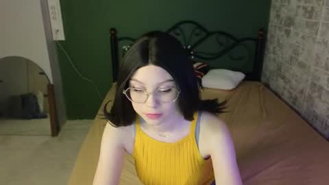 Snapshot of emily__hamilton chatting on 05.29.26 Emily online show from 05.29.26