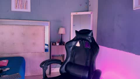 emily_castillo1_ online show from 07.25.26