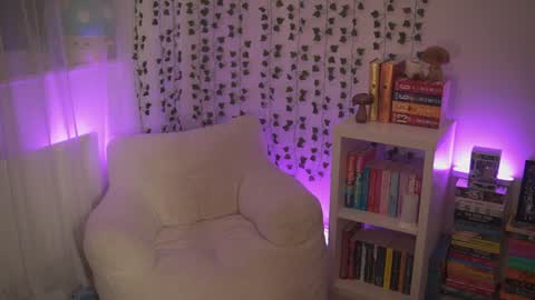 Em -  online show from 12.10.24