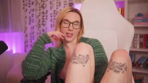 Em -  online show from 02.05.25