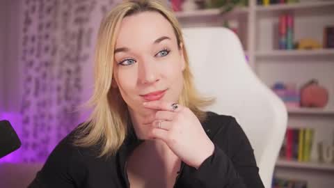 Em -  online show from 02.10.25