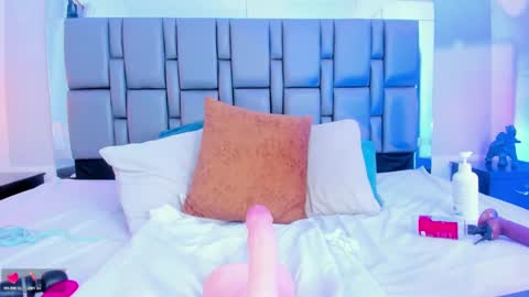 Emi  online show from 02.20.25