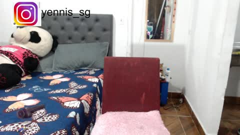 Snapshot of emily_hot_01 chatting on 12.03.24 emily online show from 12.03.24