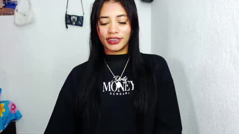 Snapshot of emily_hot_01 chatting on 03.13.26 emily online show from 03.13.26