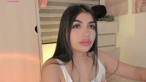 EmilyKenner  Independent model  online show from 04.05.26