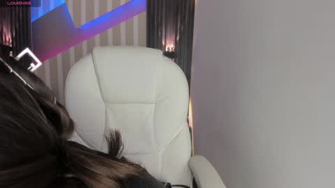 Snapshot of emily_layton chatting on 01.21.25 Emily online show from 01.21.25