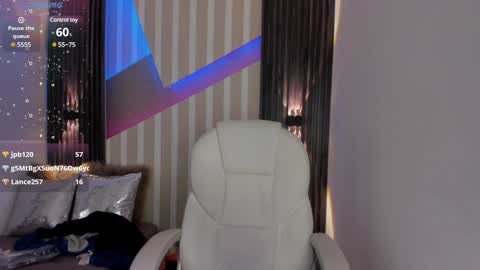 Snapshot of emily_layton chatting on 02.07.25 Emily online show from 02.07.25