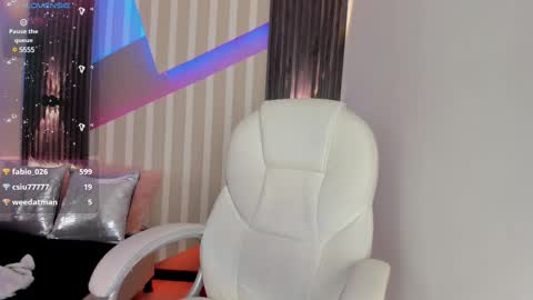 Snapshot of emily_layton chatting on 02.10.25 Emily online show from 02.10.25