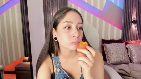Snapshot of emily_layton chatting on 09.16.25 Emily online show from 09.16.25