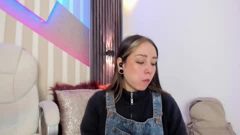 Snapshot of emily_layton chatting on 09.30.25 Emily online show from 09.30.25