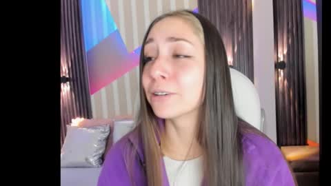 Snapshot of emily_layton chatting on 10.14.25 Emily online show from 10.14.25