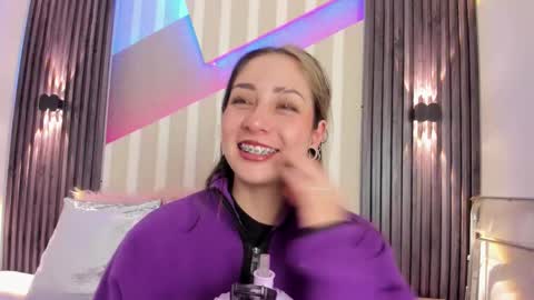 Snapshot of emily_layton chatting on 10.20.25 Emily online show from 10.20.25