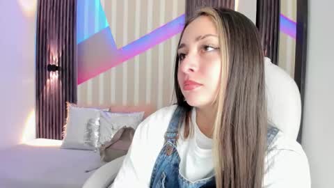 Snapshot of emily_layton chatting on 10.22.25 Emily online show from 10.22.25