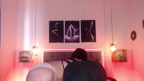 Snapshot of emily_leinn chatting on 10.02.25 E M I L Y online show from 10.02.25