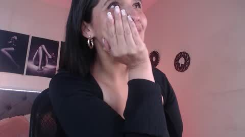 Snapshot of emily_leinn chatting on 10.14.25 E M I L Y online show from 10.14.25