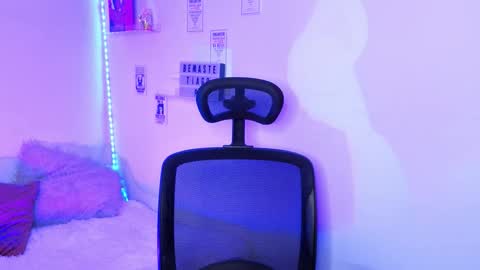 Emily Lindey online show from 03.08.26