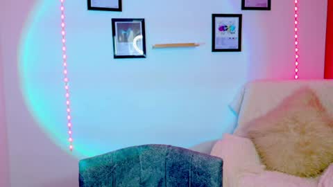 Emily Lindey online show from 06.04.26