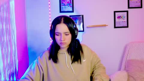 Emily Lindey online show from 06.06.26