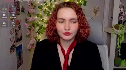 Snapshot of emily_lune chatting on 02.11.26 Emily online show from 02.11.26