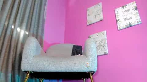 Snapshot of emily_oxx chatting on 06.20.26 Emily online show from 06.20.26
