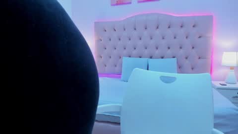 Snapshot of emily_roux chatting on 02.05.25  EMILY  online show from 02.05.25