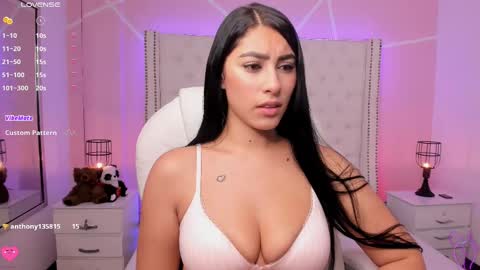 Snapshot of emily_roux chatting on 03.09.25  EMILY  online show from 03.09.25