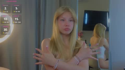 Snapshot of emily_shepard chatting on 09.15.25 emily shepard online show from 09.15.25