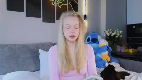 Snapshot of emily_shepard chatting on 02.16.26 emily shepard online show from 02.16.26