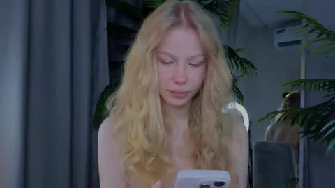 Snapshot of emily_shepard chatting on 03.18.26 emily shepard online show from 03.18.26