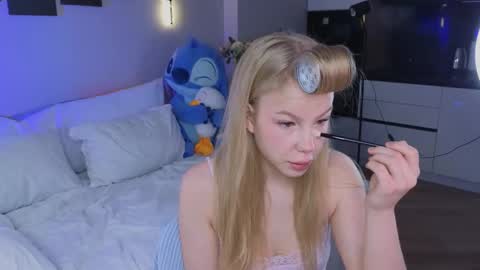 Snapshot of emily_shepard chatting on 04.10.26 emily shepard online show from 04.10.26