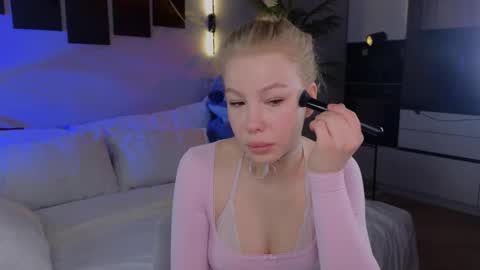 Snapshot of emily_shepard chatting on 04.15.26 emily shepard online show from 04.15.26