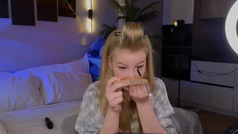 Snapshot of emily_shepard chatting on 04.16.26 emily shepard online show from 04.16.26