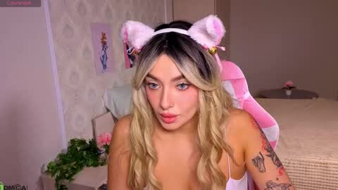 Snapshot of emily_tyler19 chatting on 04.21.26 Emily online show from 04.21.26