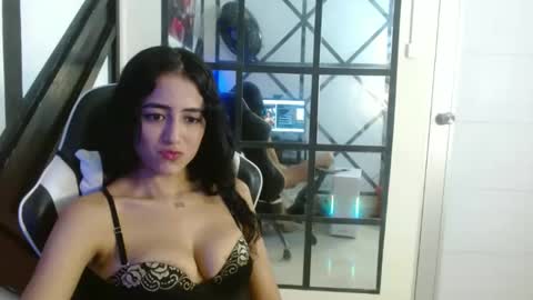 Snapshot of emily_zc1 chatting on 09.12.25 EMILY  online show from 09.12.25