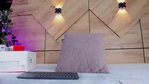 emilyallen_1 online show from 02.05.26