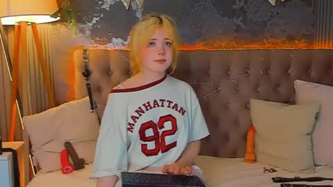 Snapshot of emilyangels chatting on 04.30.26 Baby Emelli online show from 04.30.26