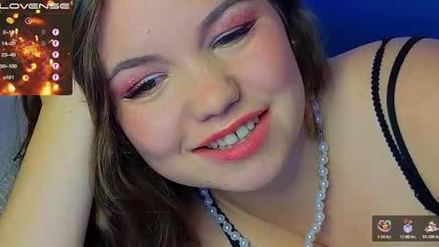 Snapshot of emilyart_ chatting on 12.22.24 artist Emily online show from 12.22.24