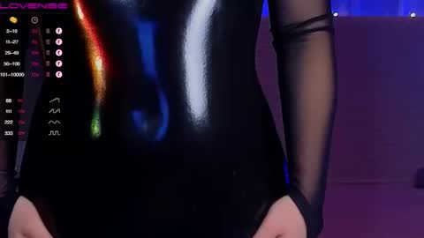 Snapshot of emilyart_ chatting on 02.28.25 artist Emily online show from 02.28.25