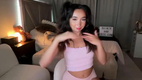 Snapshot of emilyfawn chatting on 05.25.26 emilyfawn online show from 05.25.26