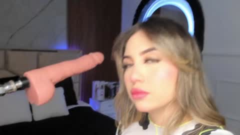 Emily Hendrix online show from 12.04.24