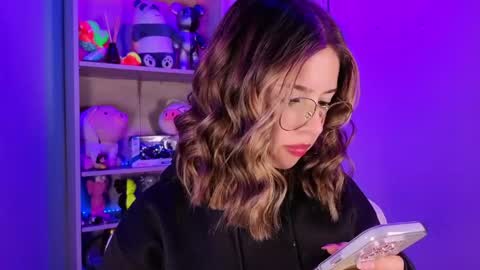 Snapshot of emilykarterr chatting on 04.30.26 VALEEEN online show from 04.30.26