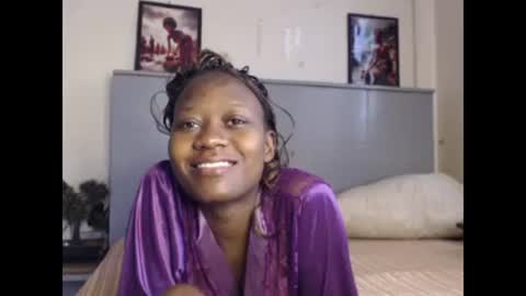 Snapshot of emilyposha chatting on 02.16.25 Emilly online show from 02.16.25