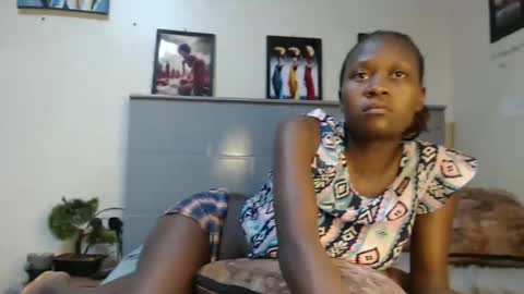 Snapshot of emilyposha chatting on 02.23.25 Emilly online show from 02.23.25